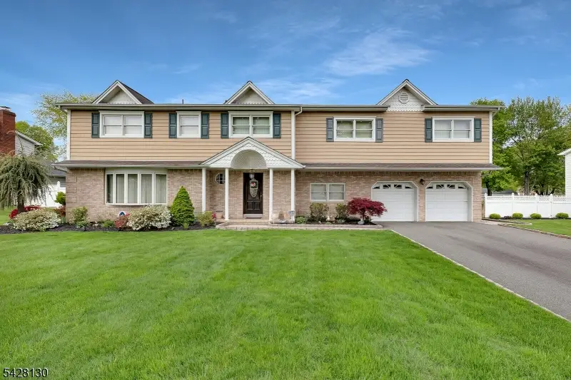 184 Stonehenge Ter, Clark, NJ 07066 - #2