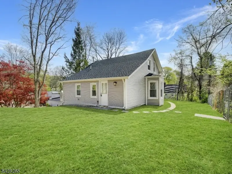 4 Emmans Rd, Roxbury, NJ 07852 - #1
