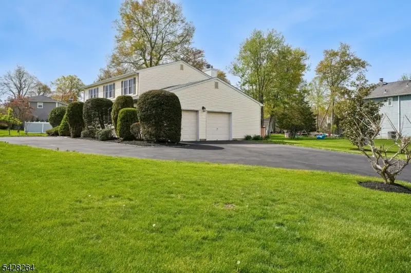 17 Fox Run Dr, East Hanover, NJ 07936 - #2