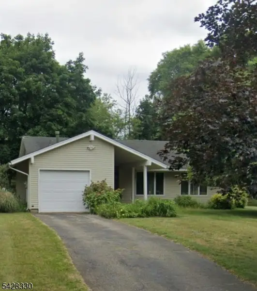 19 Valley Rd, Manalapan Twp., NJ 07726