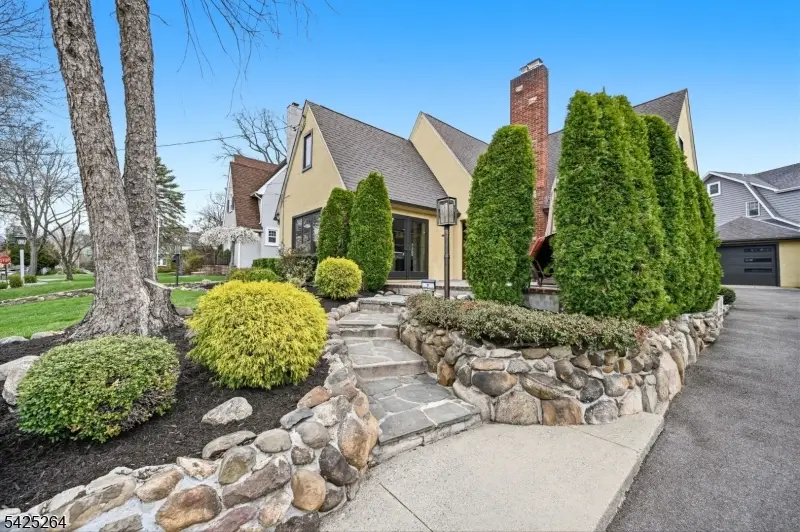 11 Ashton Pl, Glen Rock, NJ 07452 - #1