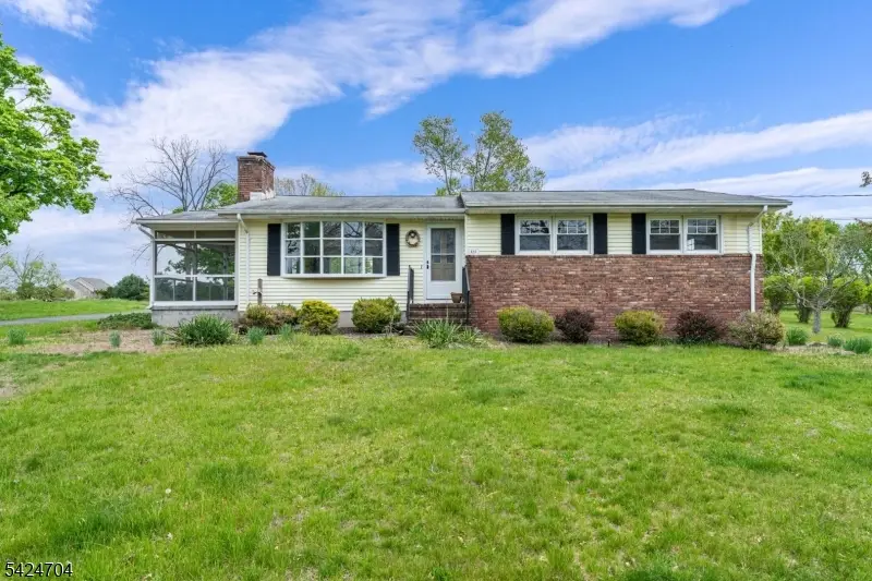 123 Lilac Dr, Clinton, NJ 08801 - #2