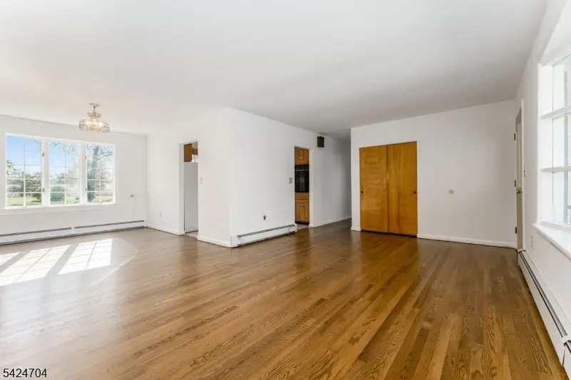 123 Lilac Dr, Clinton, NJ 08801 - #3