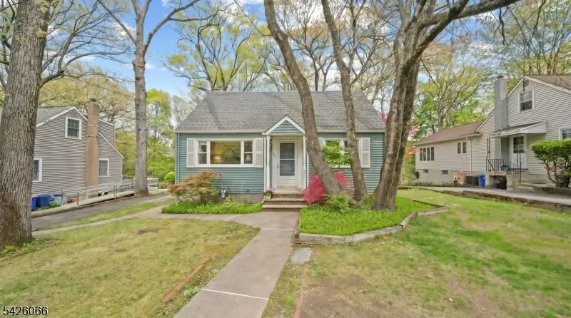 34 Zimmer Ave, Midland Park, NJ 07432 - #1