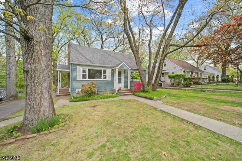 34 Zimmer Ave, Midland Park, NJ 07432 - #3
