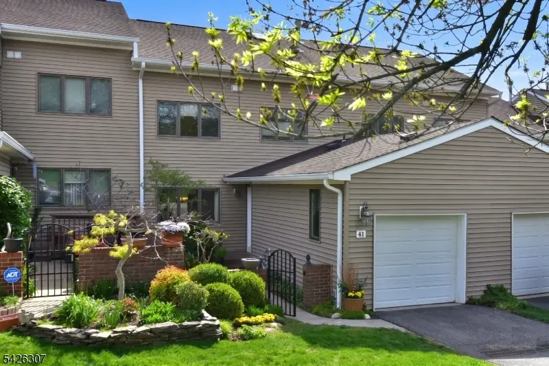 41 Litchult Ln, Mahwah, NJ 07430 - #2