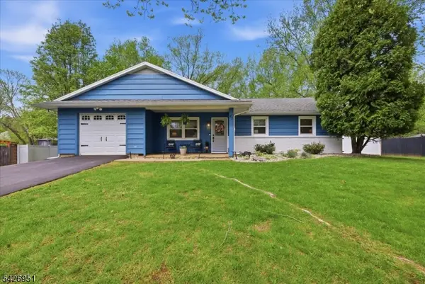 47 Pudding Stone Way, Lopatcong Twp., NJ 08865