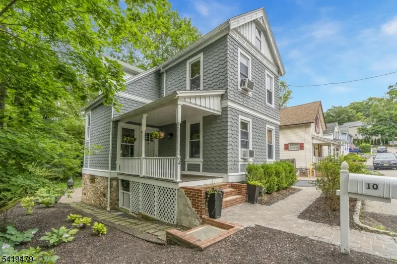 10 Thompson St, Bernardsville, NJ 07924 - #1