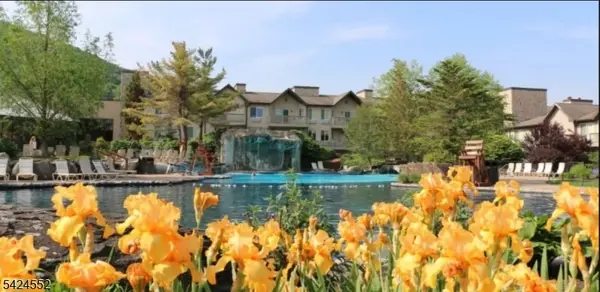 2 Chamonix Dr #413, Vernon Twp., NJ 07462