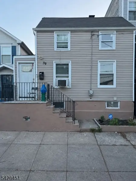 39 Jacob St, Newark City, NJ 07103