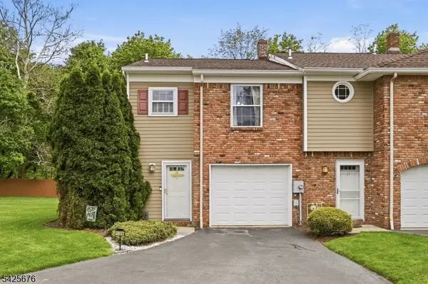15 Dena Dr, Wanaque Boro, NJ 07465