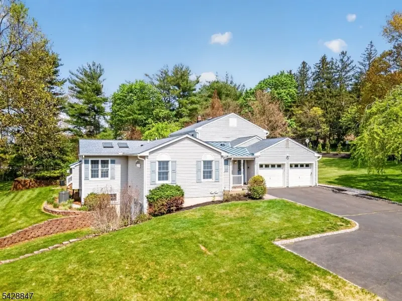 1393 Mallard Dr, Martinsville, NJ 08836 - #3