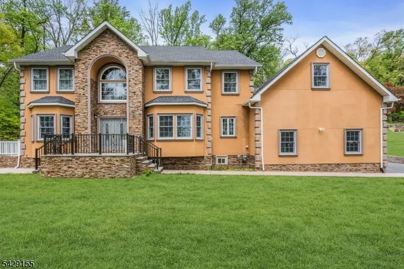 1121 N Washington Ave, Green Brook, NJ 08812 - #1