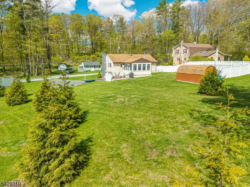 586 Clearview Dr, Hampton, NJ 07860 - #3