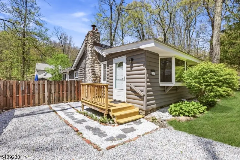 5 Sanoset Rd, Highland Lakes, NJ 07422 - #2