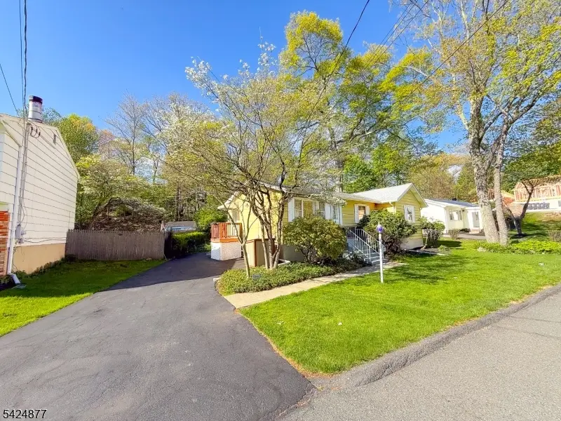 8 Dale Trl, Hopatcong, NJ 07843 - #2