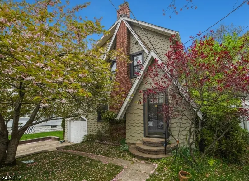 8 Brookside Pl, Livingston, NJ 07039 - #1