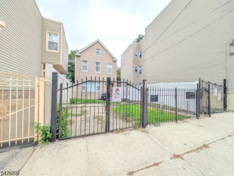 203 Lake St, Newark, NJ 07104 - #1