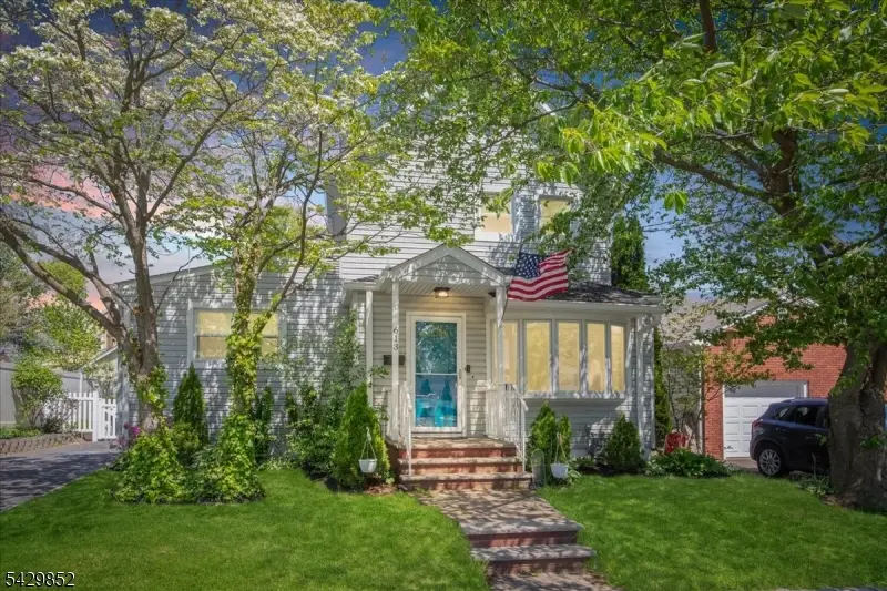 613 Maplewood Ave, Roselle Park, NJ 07204 - #1