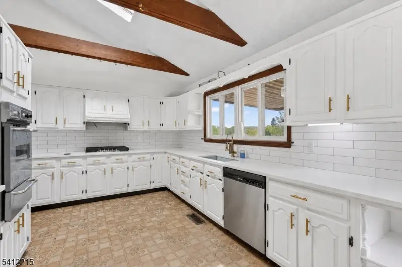 1 Mountain View Ct, Clinton, NJ 08833 - #2