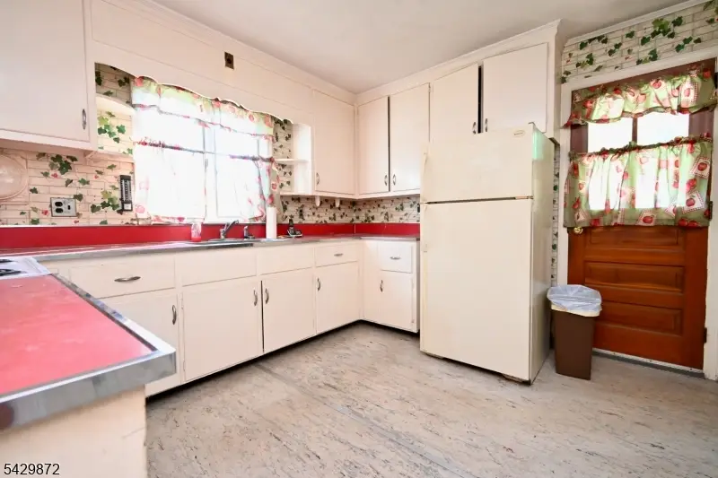 5 Gwyneth Rd, West Milford, NJ 07480 - #3