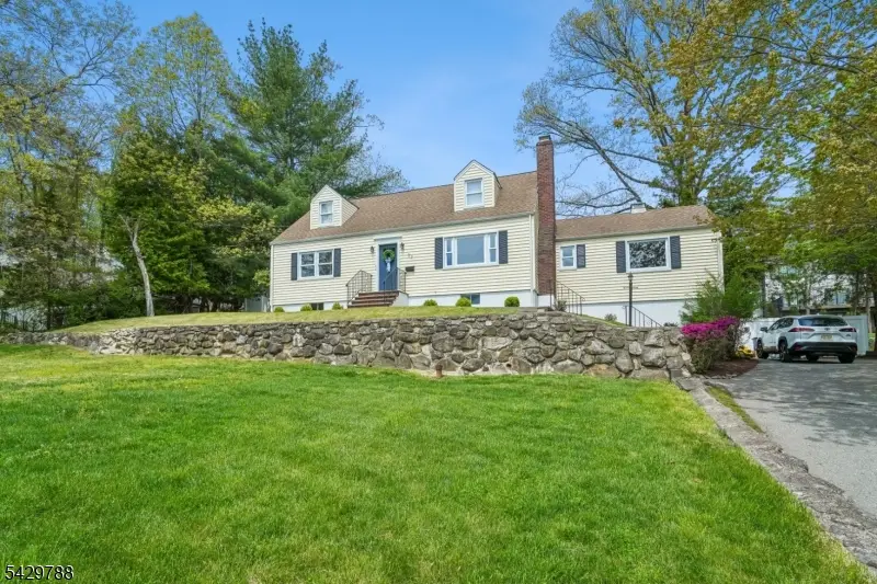 27 Dogwood Rd, Morris Plains, NJ 07950 - #2