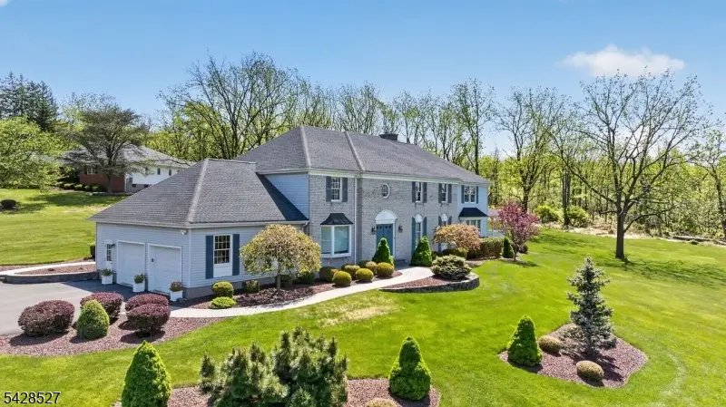 2 W View Dr, Raritan, NJ 08822 - #2