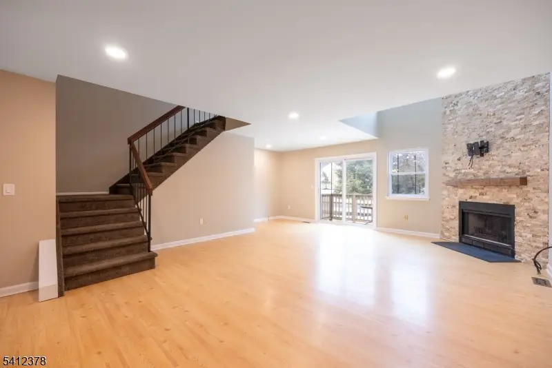 7 Lake Ct, Raritan, NJ 08822 - #2