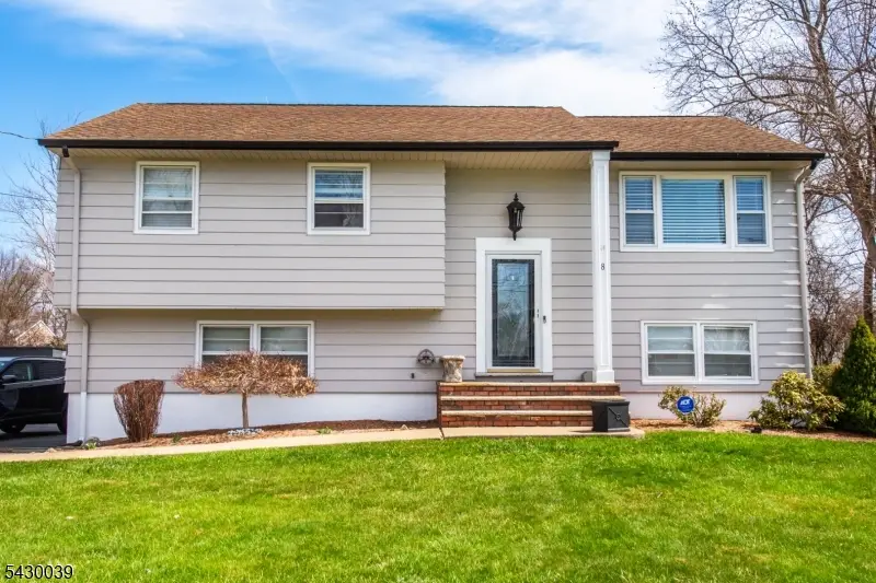 8 Kennedy Dr, Fairfield, NJ 07004 - #1