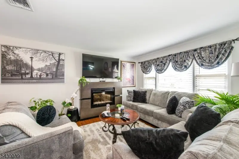 8 Kennedy Dr, Fairfield, NJ 07004 - #3
