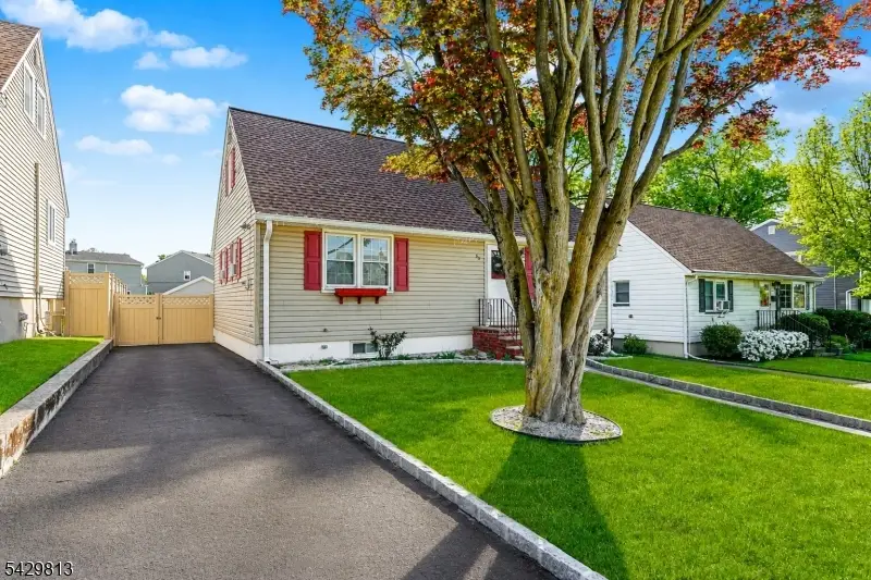 65 Hilltop Ct, Clifton, NJ 07012 - #3