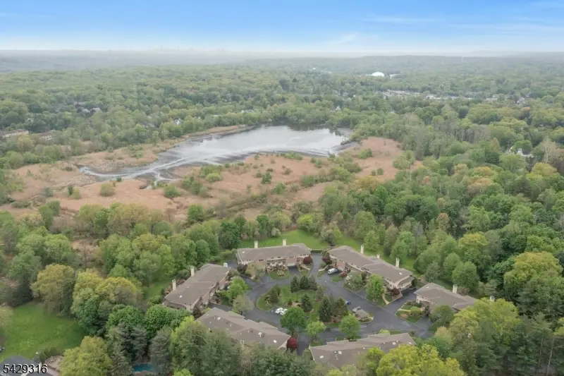 22 Fox Run Rd, Allendale, NJ 07401 - #2