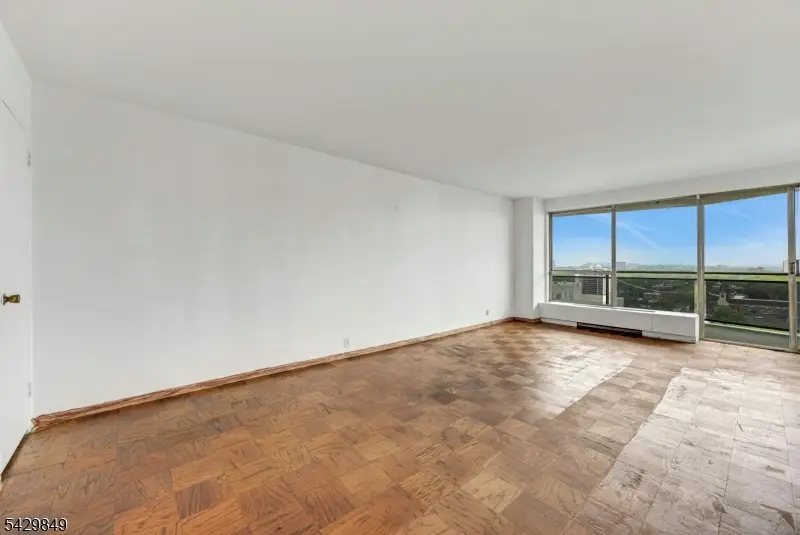 2077 Center Ave, Fort Lee, NJ 07024 - #1