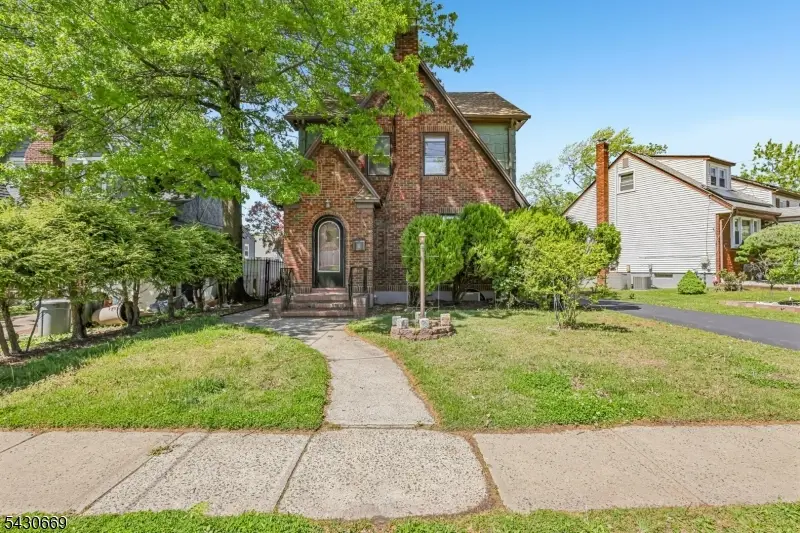 423 E Lincoln Ave, Roselle Park, NJ 07204 - #1