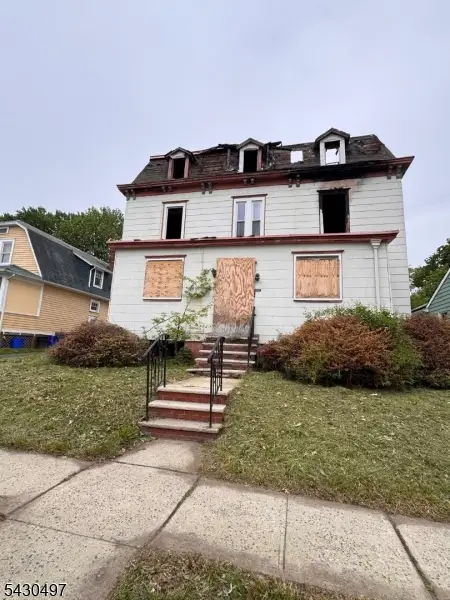 17 Westcott St, East Orange City, NJ 07017