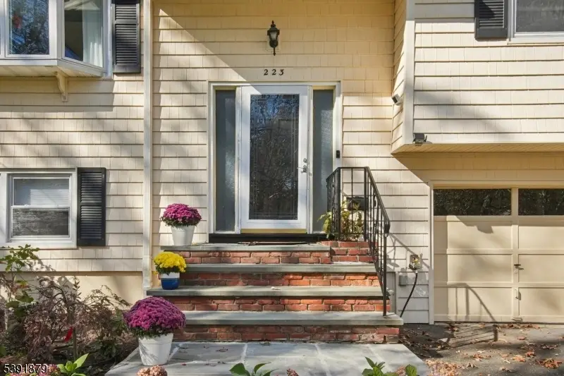 223 Chaucer Dr, Berkeley Heights, NJ 07922 - #2