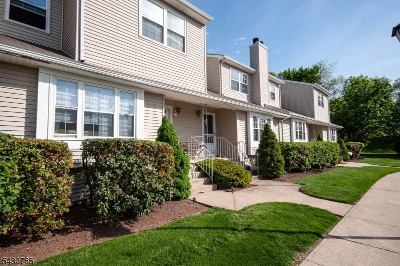 61 Freemont Ct, Franklin, NJ 08873 - #3