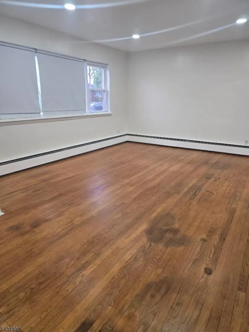 35 E 36th St, Paterson, NJ 07514 - #3