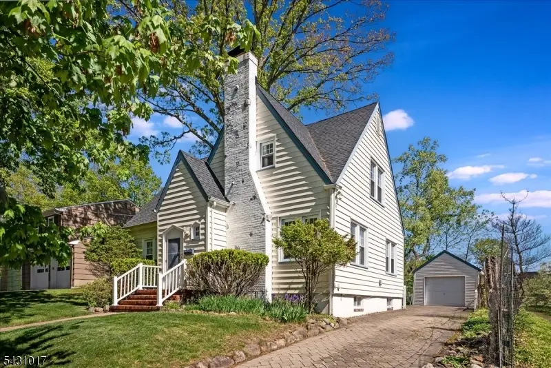 28 Berkeley Pl, Livingston, NJ 07039 - #3
