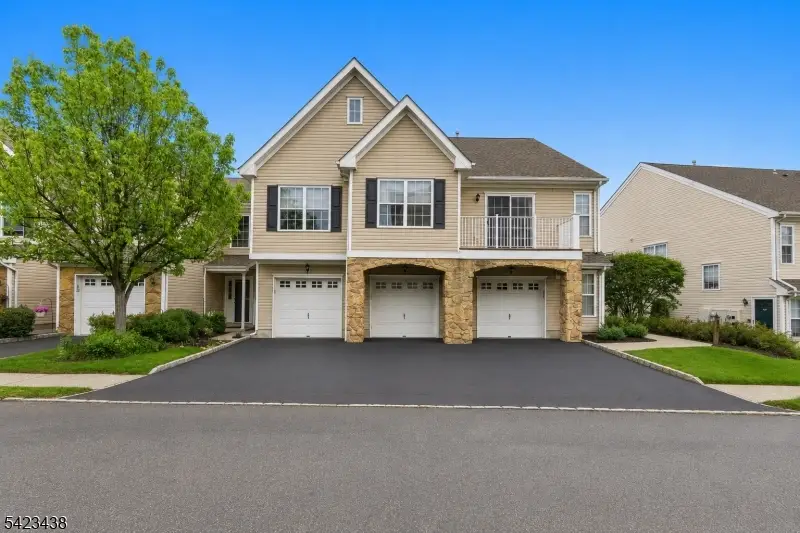 131 Mountainside Dr, Pompton Lakes, NJ 07442 - #1