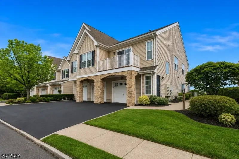 131 Mountainside Dr, Pompton Lakes, NJ 07442 - #3