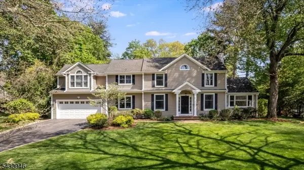 34 West Dr, Livingston Twp., NJ 07039