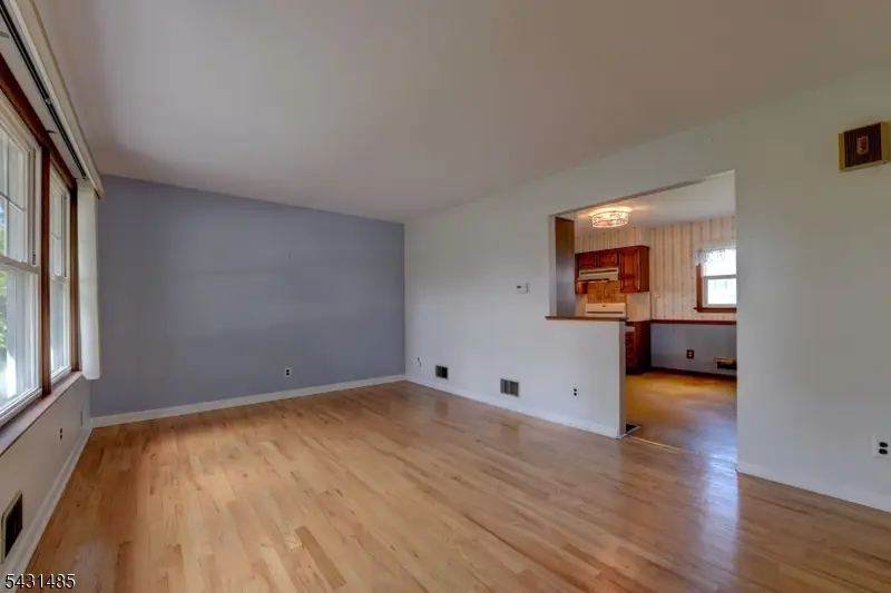 8 Duncan Ave, Pequannock, NJ 07440 - #3