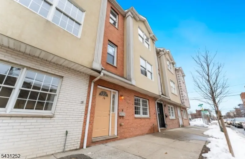 18 E Kinney St, Newark, NJ 07102 - #1