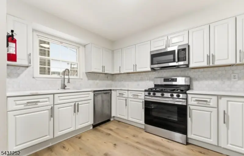 18 E Kinney St, Newark, NJ 07102 - #3