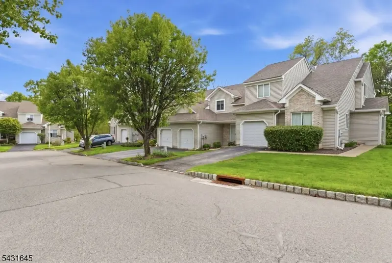 16 Pale Star Ct, Hardyston, NJ 07419 - #2