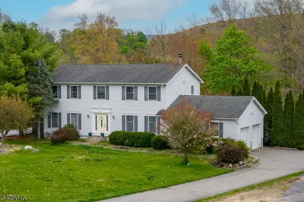 20 Willow Grove Ct, Ogdensburg Boro, NJ 07439
