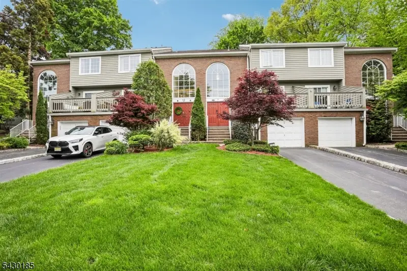 10 Fells Manor Rd, Caldwell, NJ 07006 - #1