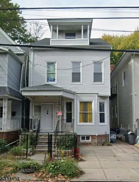 686 E 25th St, Paterson, NJ 07504 - #1