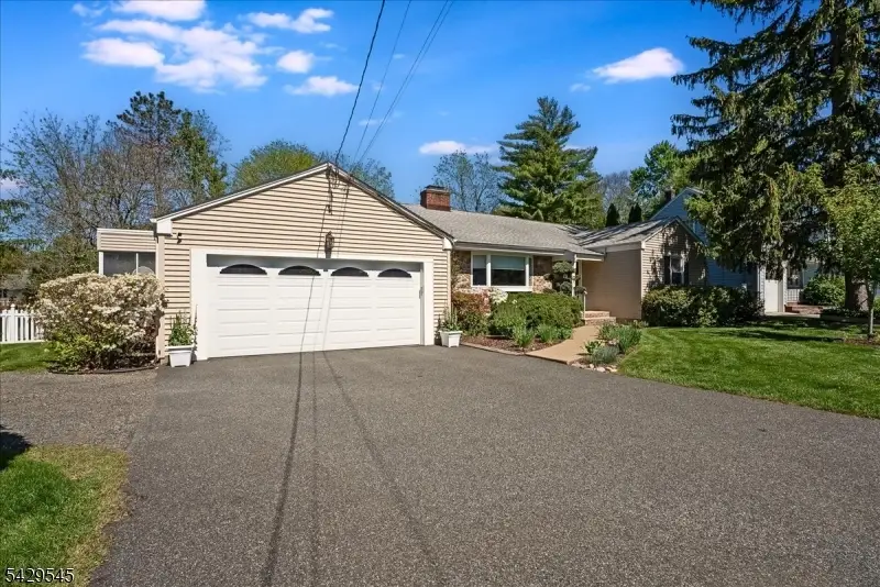 16 Brook Dr North, Morris Plains, NJ 07950 - #3